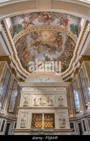 Mausolée de San Bernardino à la basilique, reconstruite après le tremblement de terre de 2009, L'Aquila, Abruzzo, Italie Banque D'Images