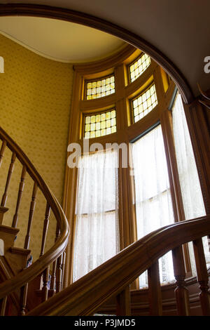 Élégant escalier original en Governor's Mansion, Helena, MT. Hôtel particulier était à la maison à Montana gouverneurs et leurs familles, de 1913 à 1959. Banque D'Images