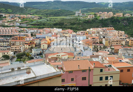 Skyline et les maisons et de carrés sur castelsardo Sardaigne, île Banque D'Images