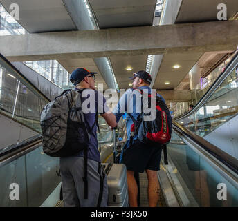 Bangkok, Thaïlande - Apr 23, 2018. Les passagers au départ du Terminal de l'aéroport international de Suvarnabhumi (BKK) à Bangkok, Thaïlande. Banque D'Images