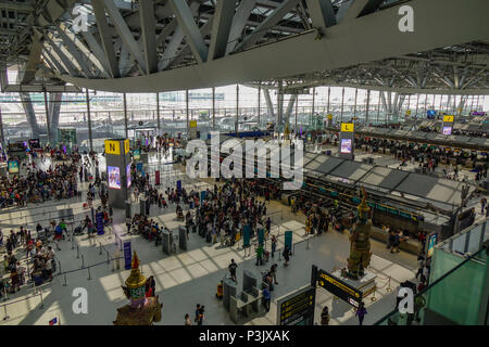 Bangkok, Thaïlande - Apr 23, 2018. Avis de terminal de départ de l'aéroport international de Suvarnabhumi (BKK) à Bangkok, Thaïlande. Banque D'Images