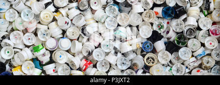 Un modèle d'un grand nombre de buses utilisées et de s'encrasser les aérosols avec peinture en aérosol. Texture de fond de la rue, art du dessin graffiti sur les murs Banque D'Images