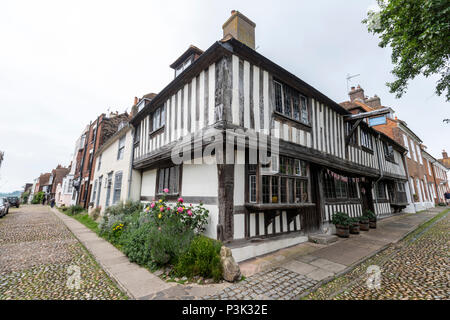 St Anthony's, le cadre en bois bâtiment tudor à l'angle de la place de l'Église dans la région de Rye, East Sussex, England, UK Banque D'Images