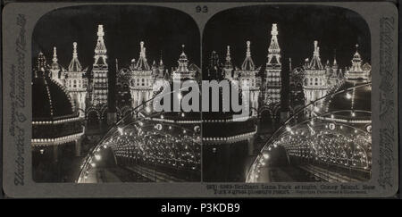 Brillant 45 Luna Park la nuit, Coney Island. New York's grand plaisir resort, à partir de Robert N. Dennis collection de vues stéréoscopiques Banque D'Images