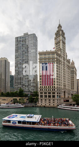 Chicago, IL 60605-2496 États-Unis - Julyl 03, 2017 : Bateau de tourisme sur th Banque D'Images