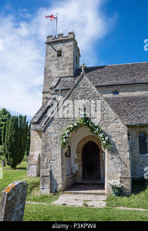 L'église St Mary, Swinbrook, Oxfordshire, UK Banque D'Images