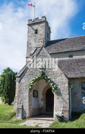 L'église St Mary, Swinbrook, Oxfordshire, UK Banque D'Images