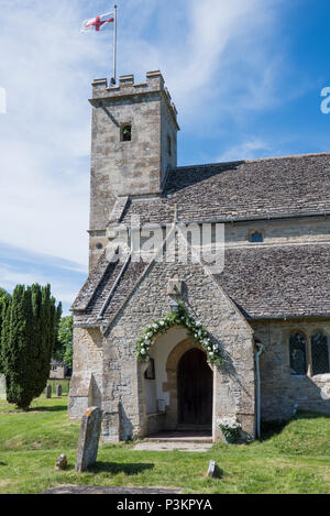 L'église St Mary, Swinbrook, Oxfordshire, UK Banque D'Images