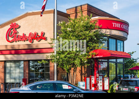 Occupé le Poussin-fil-Un restaurant à Olive Branch, Mississippi. Chick-fil-A est le top-rated restaurant fast food aux États-Unis. Banque D'Images