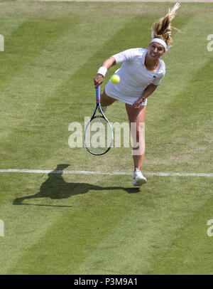 Dudi Sela de Slovaquie en action contre Daria Gavrilova de l'Australie au cours de la Nature Valley Classic Troisième journée à Edgbaston Priory Club, Bir Banque D'Images