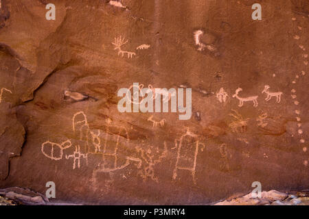 Ancestral Puebloan pétroglyphes préhistoriques dans le comté de San Juan, dans le sud-est de l'Utah, United States Banque D'Images