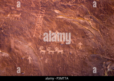 Ancestral Puebloan pétroglyphes préhistoriques dans le comté de San Juan, dans le sud-est de l'Utah, United States Banque D'Images