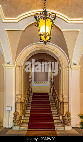 Italie Sardaigne Cagliari - Castello ( casteddu ) District - Piazza Palazzo - Palazzo Viceregio ou Regio - entrée en escalier Banque D'Images