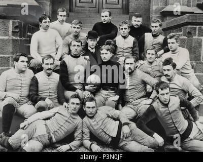 L'équipe de football - 1891 - L'Université Rutgers - photo présente le portrait de groupe de l'ordre 1891 Rutger équipe de football. Banque D'Images