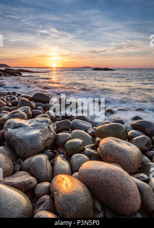 La plage de Boulder dans l'Acadia National Park au lever du soleil Banque D'Images