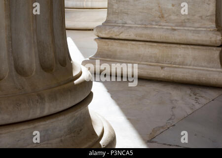 Colonnes de marbre de bâtiment zapio à Athènes Banque D'Images