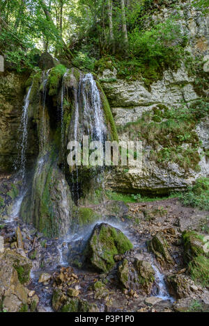 Wutach Gorge with river and waterfalls - Walking in beautiful landscape of the blackforest, Germany Banque D'Images