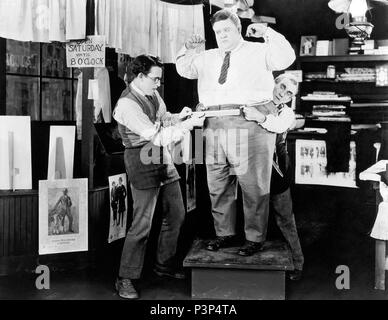 Film Original Titre : fille timide. Titre en anglais : Jeune fille timide. Directeur de film : FRED NEWMEYER. Année : 1924. Stars : HAROLD LLOYD. Credit : PATHE / Album Banque D'Images