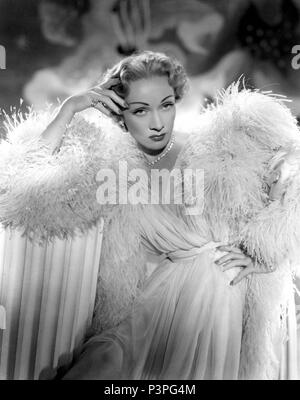 Titre original : le TRAC. Titre en anglais : le TRAC. Film Réalisateur : Alfred Hitchcock. Année : 1950. Stars : Marlene Dietrich. Credit : Warner Brothers / Album Banque D'Images
