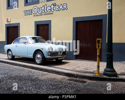 Alfa Romeo Giulietta Sprint 1961 parking dans Funchal Madeira Portugal Banque D'Images