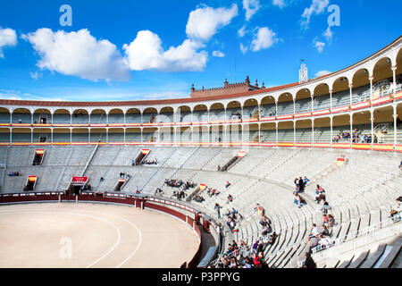 MADRID-OKTOBER 17 : Plaza de Toros de Las Ventas, l'un des plus grands anneaux dans le monde des taureaux, dispose d'un grand extérieur mudéjar et convenablement colosses Banque D'Images