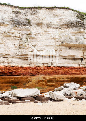 Le célèbre Red Rock Hunstanton séquence avec les récentes chutes de falaise de craie blanche. Banque D'Images