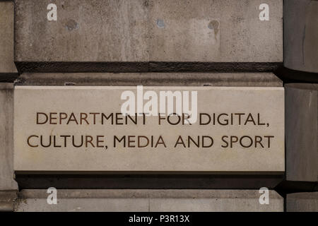 Ministère de la Culture, numérique, les médias et le sport enseigne à l'extérieur du Parlement 100 Street, Londres, Angleterre, Royaume-Uni Banque D'Images