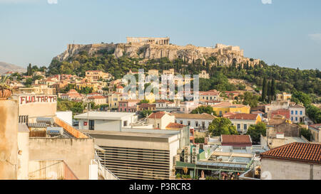 Vue sur les toits d'Athènes, vers l'Acropole, Grèce. Banque D'Images