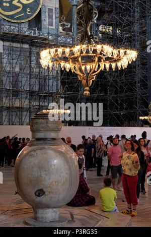 ISTANBUL, TURQUIE - le 26 mai : vue intérieure du musée Sainte-Sophie à Istanbul Turquie le 26 mai 2018. Des personnes non identifiées Banque D'Images