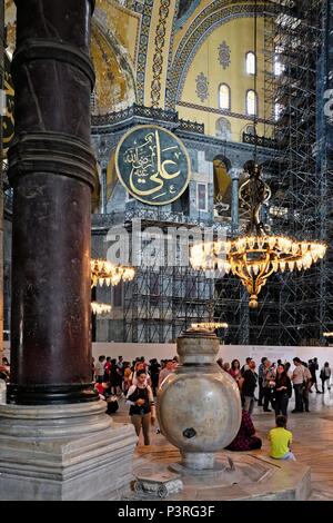 ISTANBUL, TURQUIE - le 26 mai : vue intérieure du musée Sainte-Sophie à Istanbul Turquie le 26 mai 2018. Des personnes non identifiées Banque D'Images