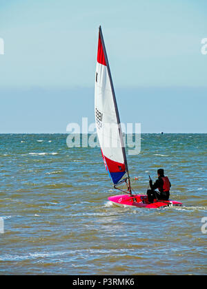 Dériveurs de King's Lynn beach à West Norfolk, accueil de King's Lynn Beach Club de voile. Banque D'Images