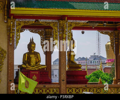 Bangkok, Thaïlande - Apr 23, 2018. Golden Buddha statues dans une pagode à Bangkok, Thaïlande. Banque D'Images