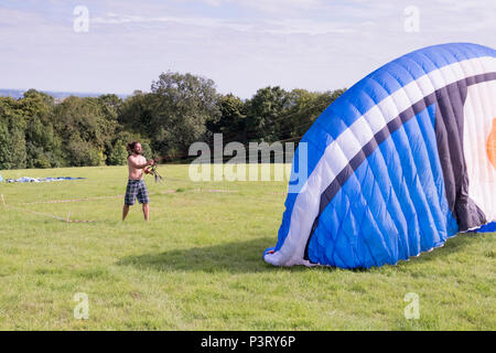 Chepstow, Pays de Galles - 14 août : lancement d'un parapente le 14 Aug 2016 à la collecte verte site du Festival Banque D'Images