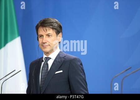 Berlin, Allemagne. 18 Juin, 2018. Berlin : la Chancelière Angela Merkel se félicite du nouveau Premier ministre italien Giuseppe Conte à la Chancellerie fédérale. La photo montre Giuseppe Conte lors de la conférence de presse à la Chancellerie fédérale. Credit : Simone Kuhlmey/Pacific Press/Alamy Live News Banque D'Images