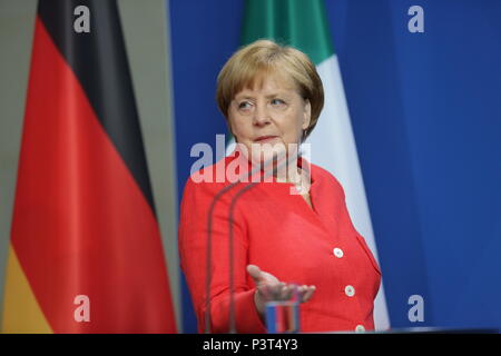 Berlin, Allemagne. 18 Juin, 2018. Berlin : la Chancelière Angela Merkel se félicite du nouveau Premier ministre italien Giuseppe Conte à la Chancellerie fédérale. La photo montre Angela Merkel à la conférence de presse à la Chancellerie fédérale. Credit : Simone Kuhlmey/Pacific Press/Alamy Live News Banque D'Images