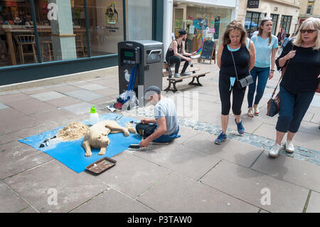 Sculpture, artiste de rue Union Street, Bath, Somerset, Royaume-Uni Banque D'Images