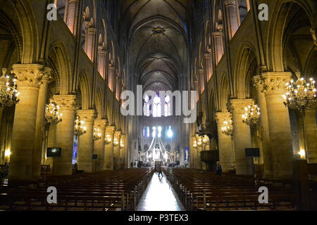 PARIS, FRANCE - 17.10.2013 : PARIS - Intérieur da Catedral de Notre-Dame. (Foto : Fontana/Fotoarena) Banque D'Images