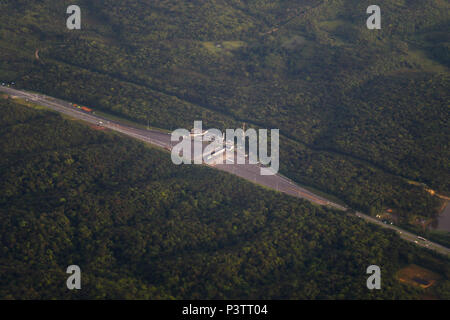Vista aerea da Rodovia BR-277 - liga as cidades de Paranagua e Curitiba  Stock Photo - Alamy