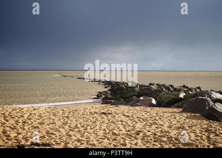 Éoliennes à Gunfleet Sands près de la côte de Clacton On Sea Essex. Banque D'Images