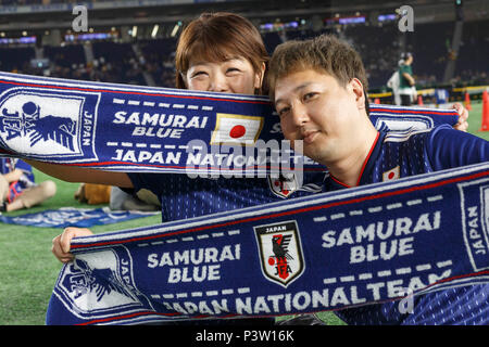 Soccer fans se rassemblent pour soutenir l'équipe nationale du Japon lors de la Coupe du Monde de football Groupe H match entre la Colombie et le Japon à un événement public dans le Tokyo Dome le 19 juin 2018, Tokyo, Japon. Le Japon a battu la Colombie 2-1. Credit : Rodrigo Reyes Marin/AFLO/Alamy Live News Banque D'Images