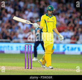 Pont Trent, Nottingham, Royaume-Uni. 19 Juin, 2018. Un jour International Cricket, 3e Royal London ODI, Angleterre contre l'Australie ; Ashton Agar de l'Australie n'est pas capturé et renversées par Adil Rashid de l'Angleterre pour 25 Crédit : exécute Plus Sport Action/Alamy Live News Banque D'Images