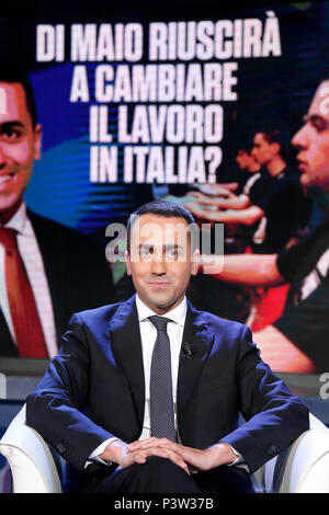 Rome, Italie. 19 Jun, 2018. Luigi Di Maio . Rome 19 juin. Ministre du Travail italien Luigi Di Maio apparaît en tant qu'invité dans le talk show de Porta a Porta . Foto Samantha Zucchi Insidefoto insidefoto Crédit : srl/Alamy Live News Banque D'Images