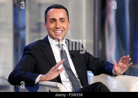 Rome, Italie. 19 Jun, 2018. Luigi Di Maio . Rome 19 juin. Ministre du Travail italien Luigi Di Maio apparaît en tant qu'invité dans le talk show de Porta a Porta . Foto Samantha Zucchi Insidefoto insidefoto Crédit : srl/Alamy Live News Banque D'Images