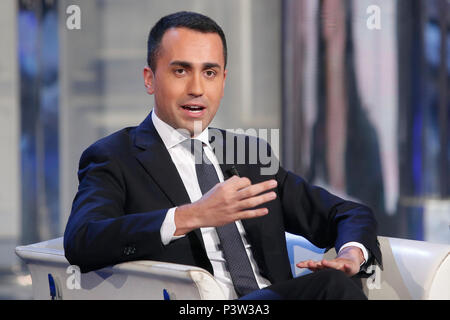 Rome, Italie. 19 Jun, 2018. Luigi Di Maio . Rome 19 juin. Ministre du Travail italien Luigi Di Maio apparaît en tant qu'invité dans le talk show de Porta a Porta . Foto Samantha Zucchi Insidefoto insidefoto Crédit : srl/Alamy Live News Banque D'Images