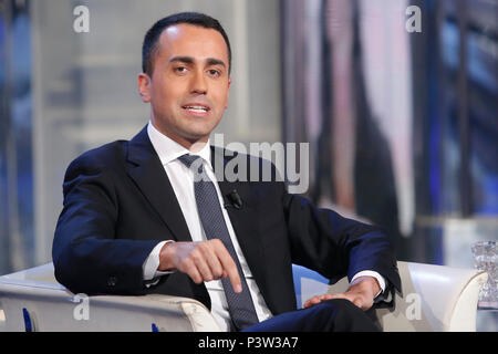 Rome, Italie. 19 Jun, 2018. Luigi Di Maio . Rome 19 juin. Ministre du Travail italien Luigi Di Maio apparaît en tant qu'invité dans le talk show de Porta a Porta . Foto Samantha Zucchi Insidefoto insidefoto Crédit : srl/Alamy Live News Banque D'Images