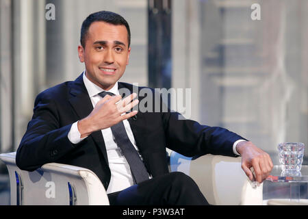 Rome, Italie. 19 Jun, 2018. Luigi Di Maio . Rome 19 juin. Ministre du Travail italien Luigi Di Maio apparaît en tant qu'invité dans le talk show de Porta a Porta . Foto Samantha Zucchi Insidefoto insidefoto Crédit : srl/Alamy Live News Banque D'Images