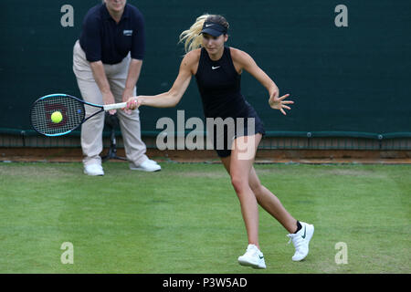 Birmingham, UK. 19 Jun, 2018. Océane Dodin de France en action au cours de son match contre l'Ashleigh Barty de l'Australie.Nature Valley Classic 2018, International Women's tennis, jour 2 à l'Edgbaston Priory Club à Birmingham, en Angleterre, le mardi 19 juin 2018. Photos par Andrew Verger/Alamy Live News Banque D'Images