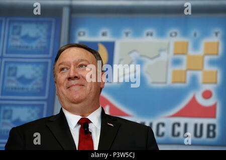 Detroit, Michigan, USA. 18 Juin, 2018. MIKE POMPEO, Secrétaire d'État des États-Unis d'Amérique destinataires le Club économique de Détroit réunion tenue au Ford Field. Crédit : Jeff Kowalsky/ZUMA/Alamy Fil Live News Banque D'Images