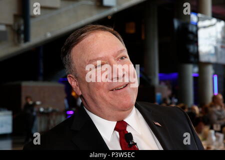 Detroit, Michigan, USA. 18 Juin, 2018. MIKE POMPEO, Secrétaire d'État des États-Unis d'Amérique destinataires le Club économique de Détroit réunion tenue au Ford Field. Crédit : Jeff Kowalsky/ZUMA/Alamy Fil Live News Banque D'Images