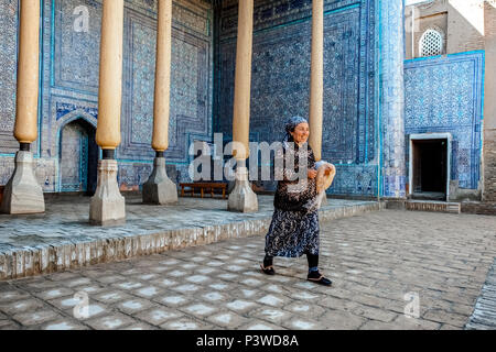 La piscine en plein air à l'intérieur de la mosquée d'été Kuhna Arche de Khiva, Ouzbékistan Banque D'Images